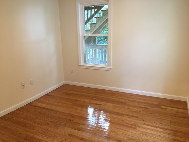 Photo - 8 Mechanic St