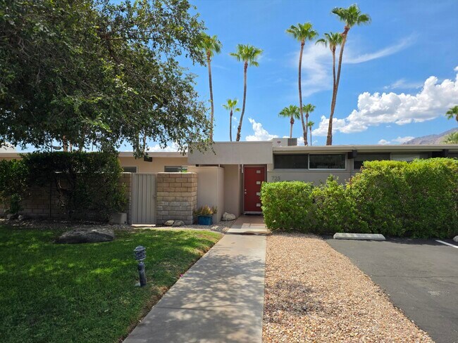 735 E Louise Dr