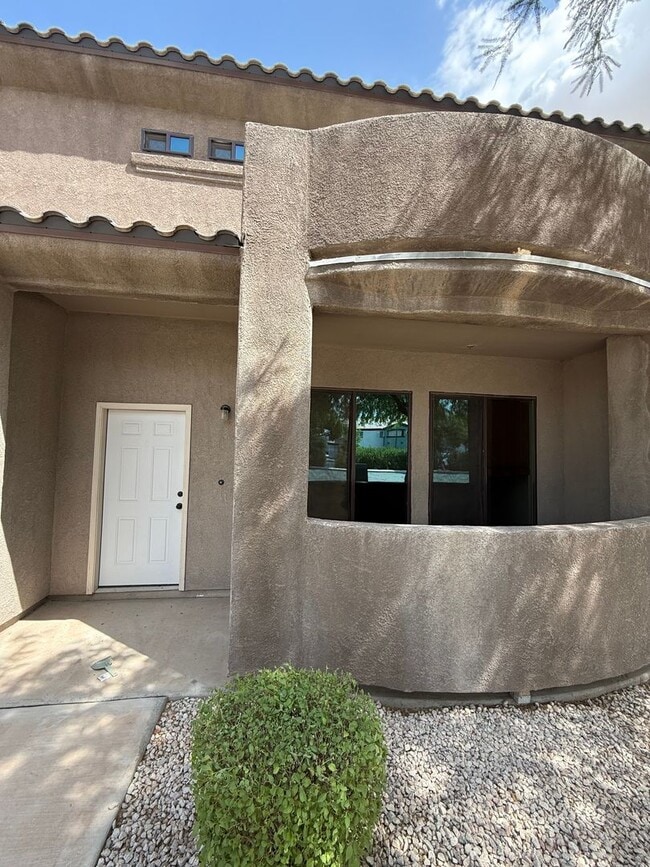 2212 S 37th Dr