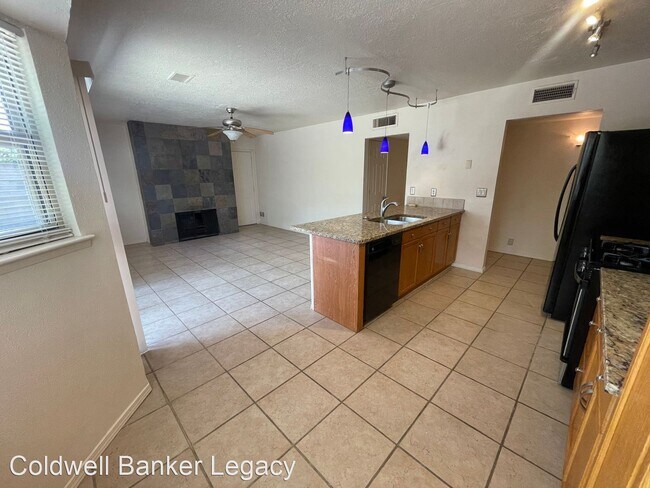 Photo - 3 br, 2 bath House - 2600 Hiawatha Dr NE