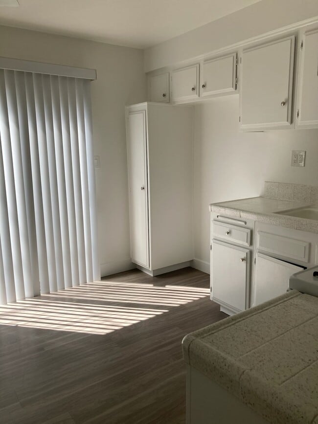 Kitchen - Beachside Apartments
