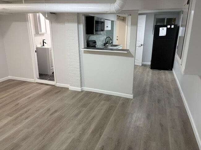 Photo - 327 Dover St