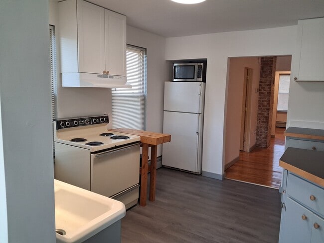 Building Photo - 10 Grand St Unit 10 Grand #1