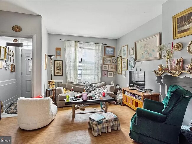 Photo - 1624 Edgley St