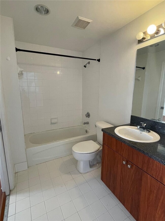 Photo - 115 SW 11th St Unit 605
