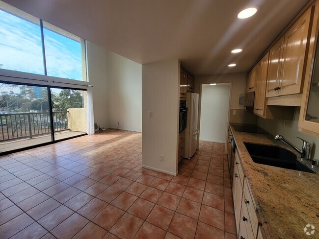 Building Photo - HUGE UPPER 1BD/1.5BA CONDO WITH LOFT, PARK... Unit 403