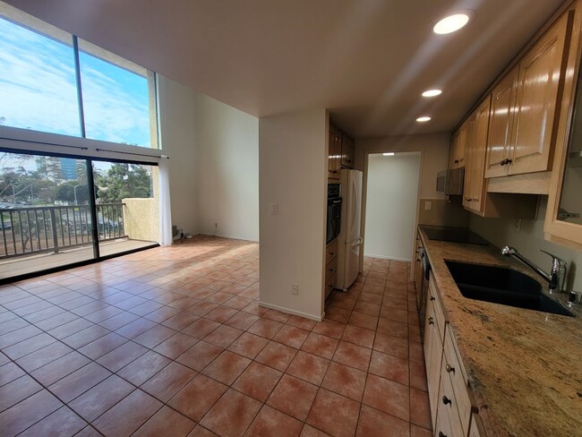 HUGE UPPER 1BD/1.5BA CONDO WITH LOFT, PARK... - HUGE UPPER 1BD/1.5BA CONDO WITH LOFT, PARK... Unit 403