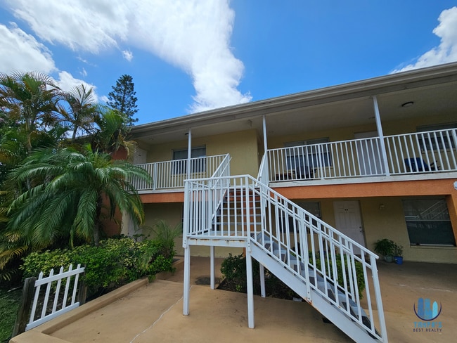 Building Photo - AMAZING DEAL on 1 Bed | 1 Bath Apartment at the Casabella Apartments in Clearwater *MOVE-IN SPECIAL* Unit EVERGREEN#117-201