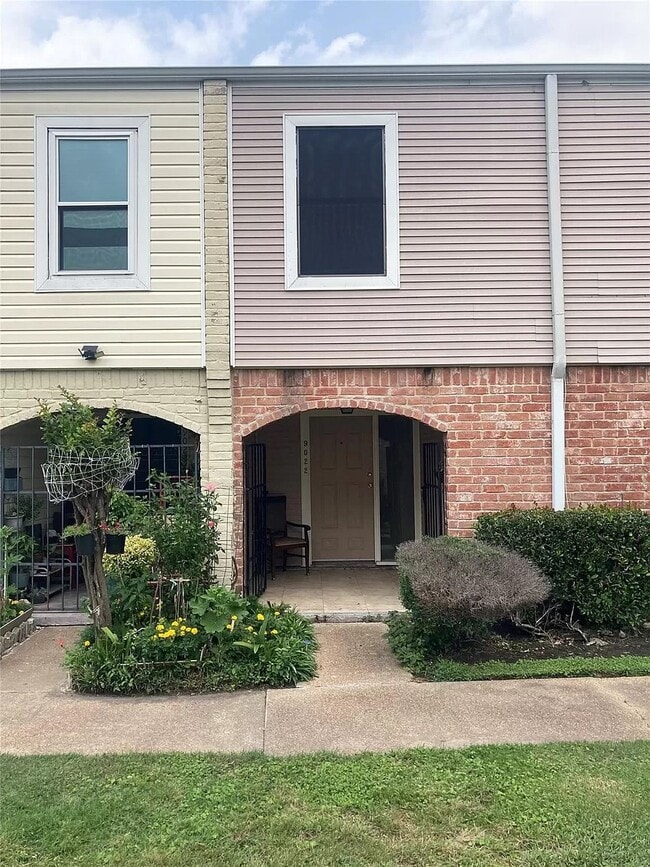 Photo - 9022 Wilcrest Dr