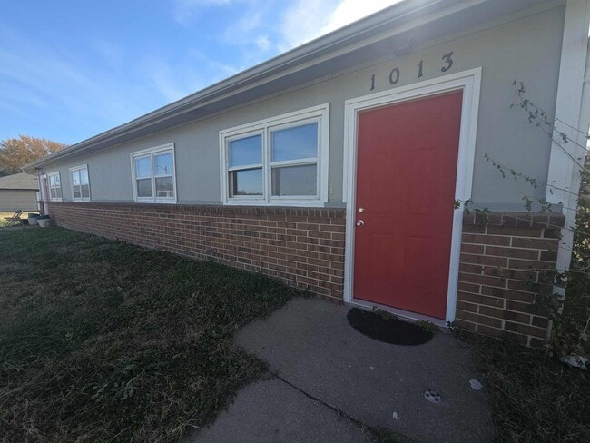 Building Photo - Updated duplex for rent!