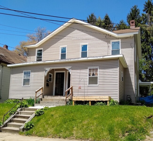Building Photo - 227 Boileau Pl Unit 225 1/2 Boileau Pl