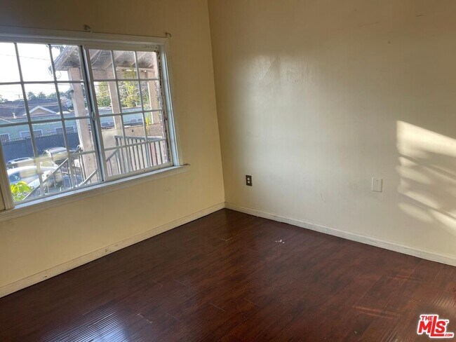 Photo - 1005 W 46th St Unit 4