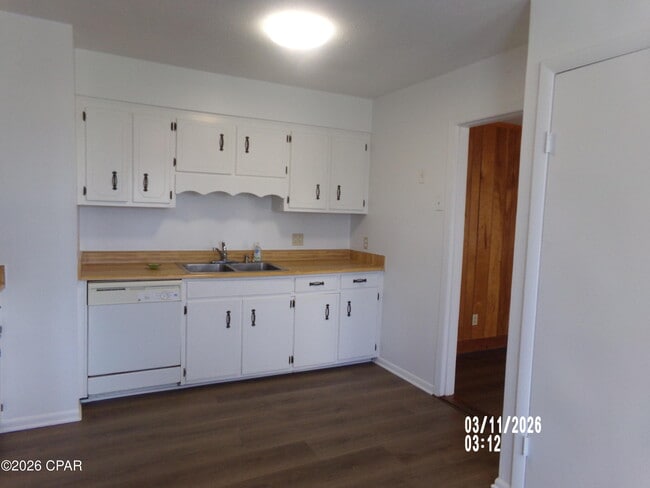 Photo - 6909 Winona St