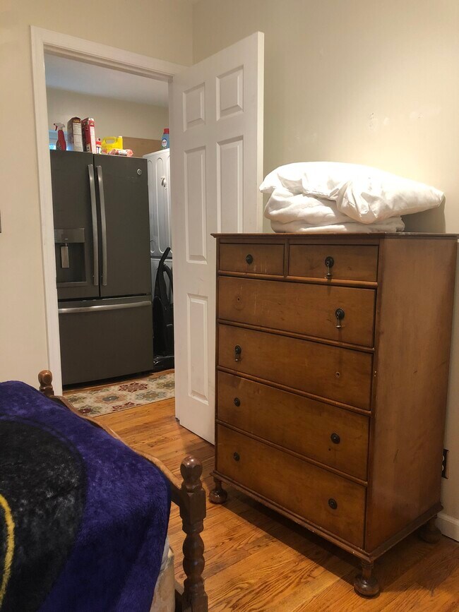 It comes furnished - 32 S Jefferson St Unit 1a
