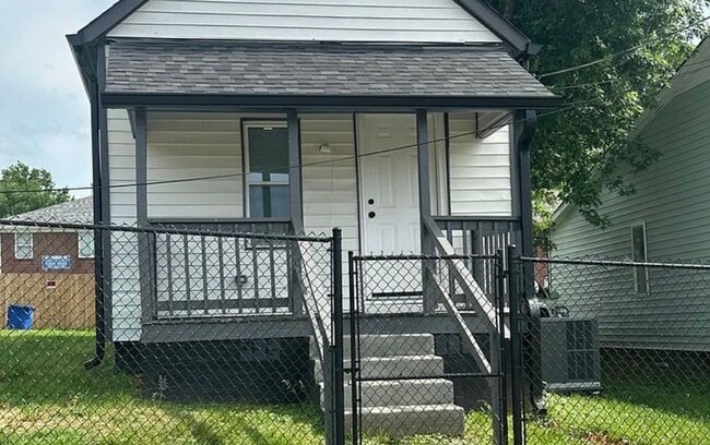 124 E 14th St