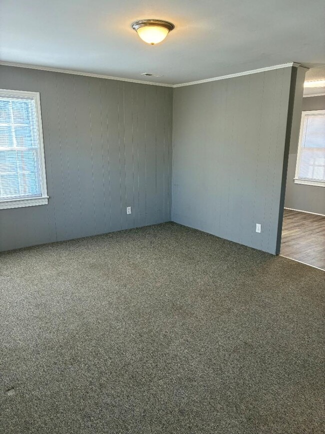 Photo - 207 Lee St NE