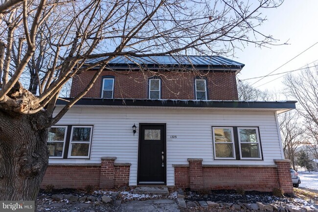 Building Photo - 1223 Gravel Pike Rental