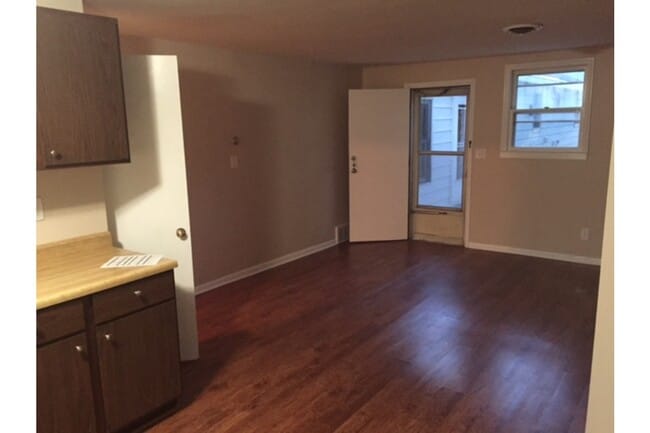 Photo - 15 Shagbark Rd