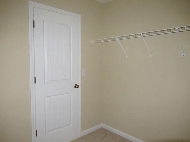 Photo - Three Bedroom Townhome in Richlands Close to Everything!!