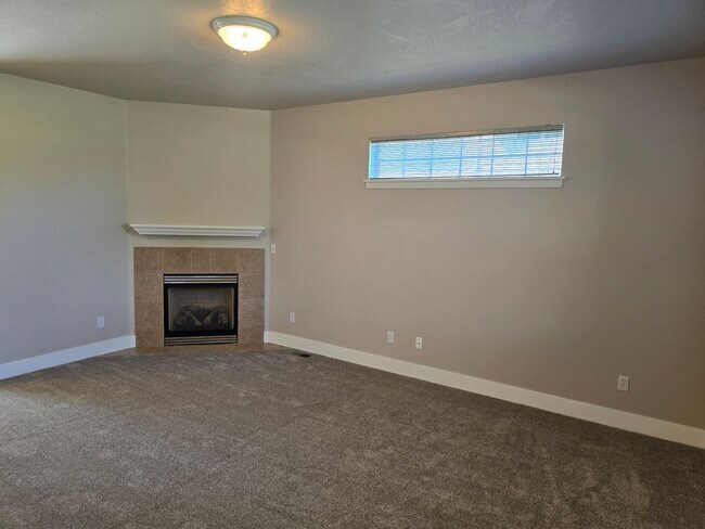 Photo - Beautiful 3 Bedroom Off Gilham