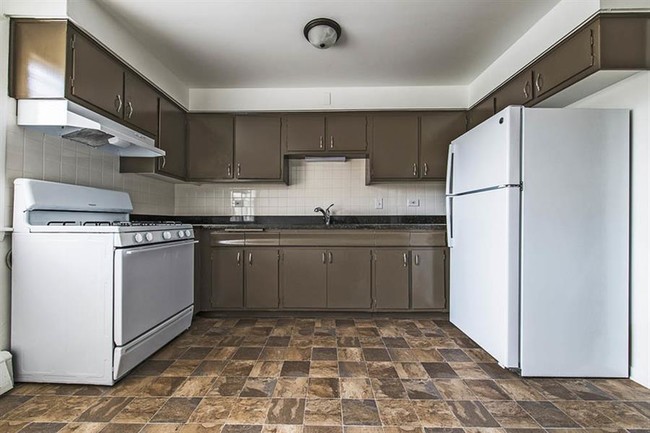 Photo - 14119-21 S Tracy Ave