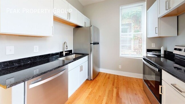Photo - 2355 N High St