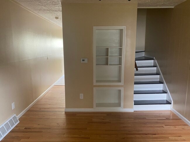 Building Photo - 6 Alma Ct Unit A Rental