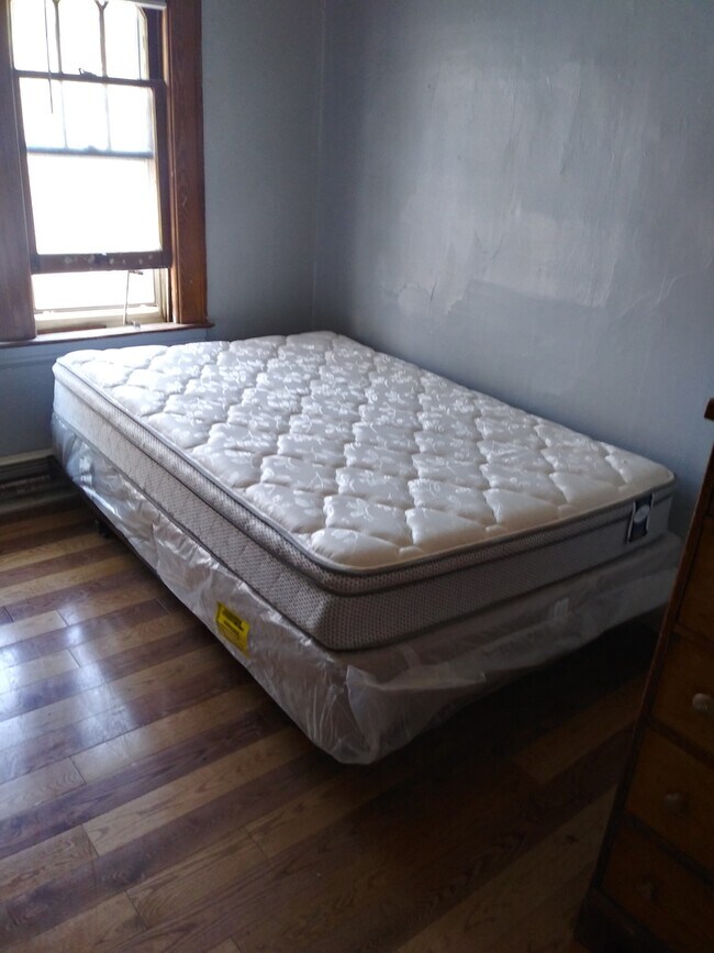 916 Ackerman Avenue, Unit Room 9