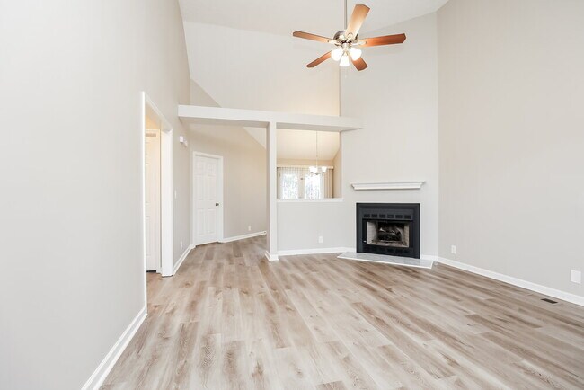 Photo - 121 Cloverfield Ct