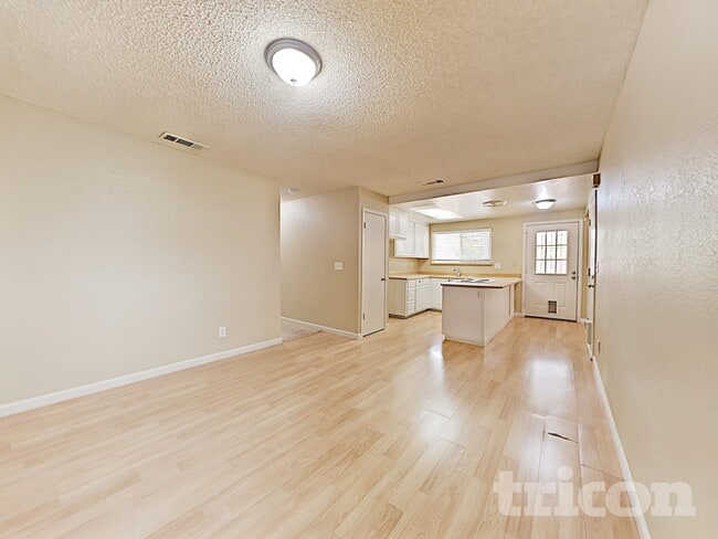 Photo - 1971 Inglis Way