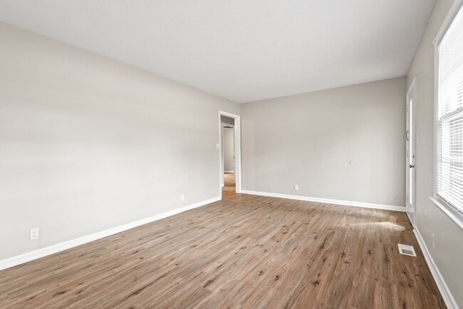 Photo - Renovated 2 bedroom townhome 5 miles from downtown Raleigh!