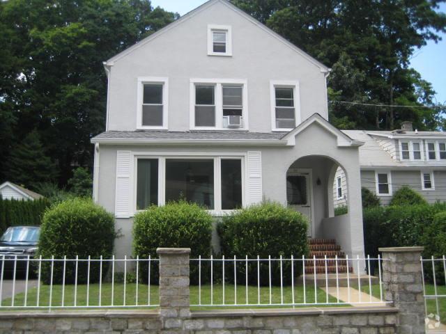 Building Photo - 68 Summers St Rental