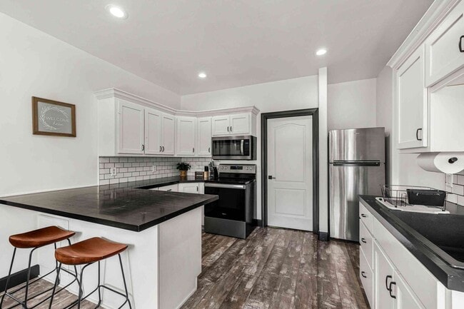 Photo - 304 Palomino Dr Unit ADU - LADY LAIR PRIVATE ROOM W/ MASTER