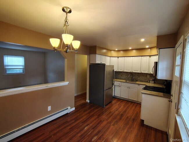 Photo - 122 W 1st St