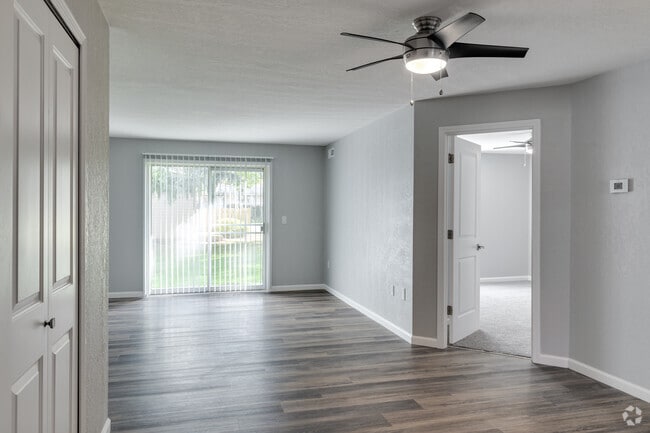 2HAB, 2BA - 1,017 ft² - Chatwell Club