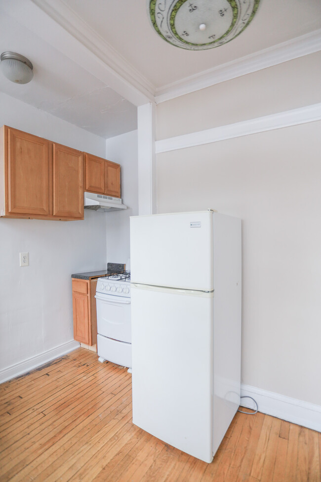 Photo - 1361 W Greenleaf Ave Apartments Unit #2A