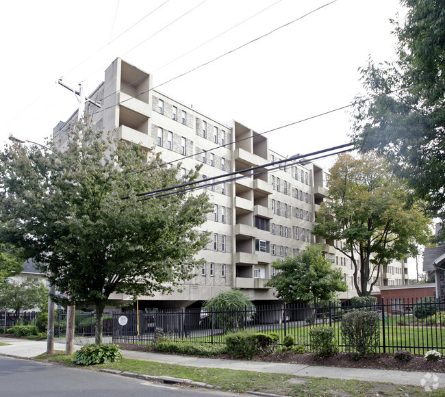 Building Photo - 200 Fountain Rental