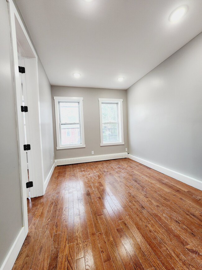 940 Westside Ave 4 - 949 W Side Ave Unit 4