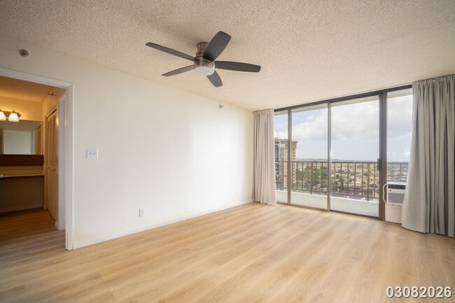 Photo - $2,000 / 1br - 1bd/1ba Condominium In Pearl Regency W/ 1 Parking Stall