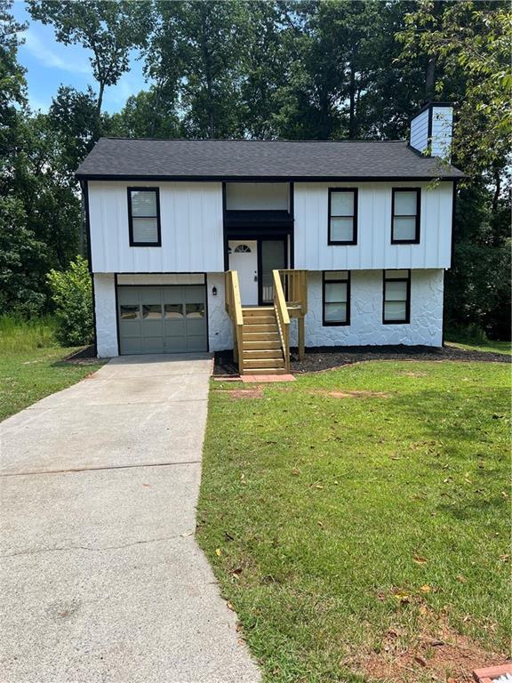 Photo - 114 Jousters Ln NW
