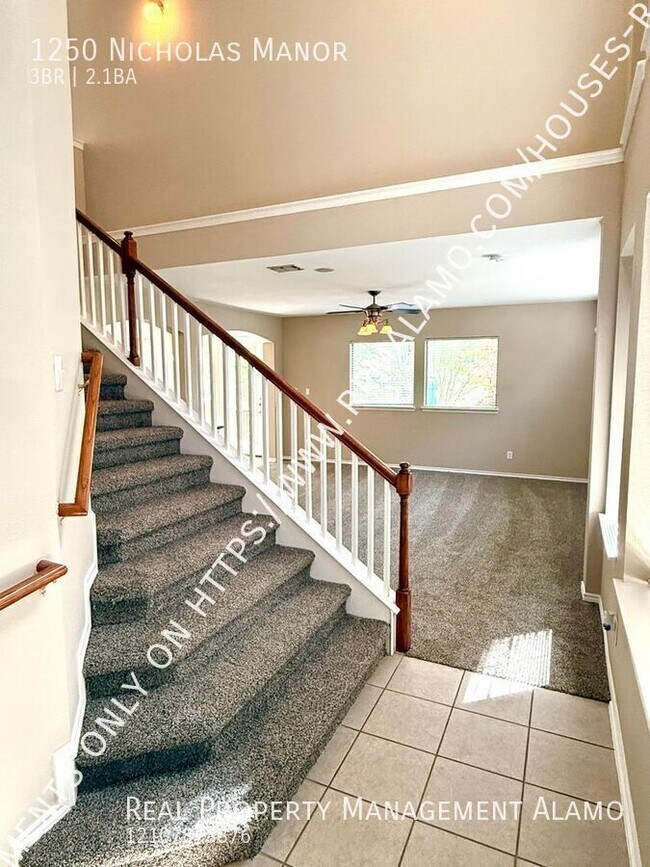 Photo - 1250 Nicholas Mnr