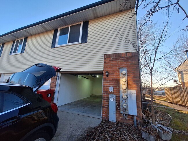 Photo - Charming Chesterfield Townhouse