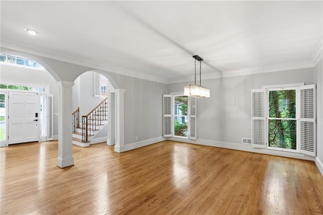 Photo - 4563 Fountain Dr NE