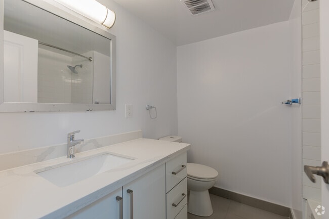 3BR, 2BA - 1,240SF - Bathroom