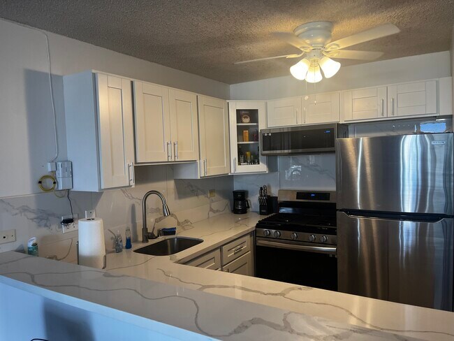 Photo - 2452 Tusitala St