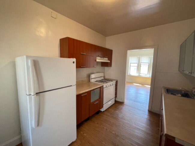 Photo - 832 S Austin Blvd