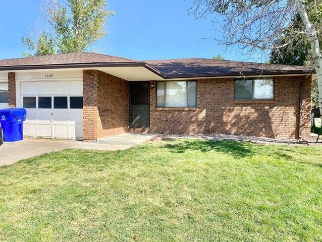 Building Photo - 2 Bed 1 Bath Duplex in Central Loveland