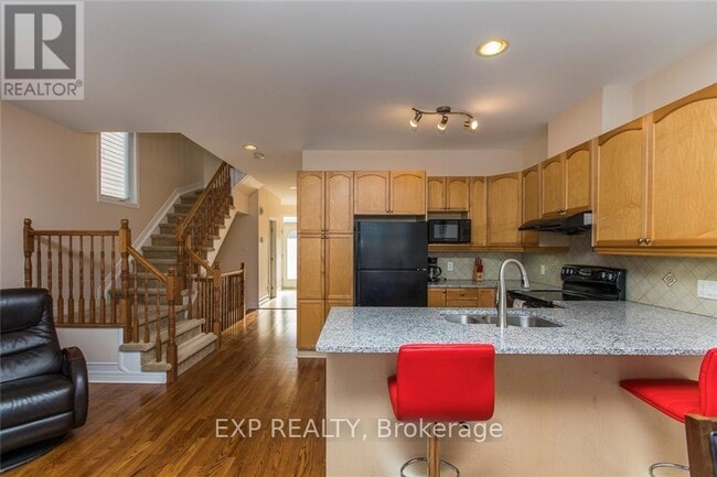 Photo - 324 Parkin Cir