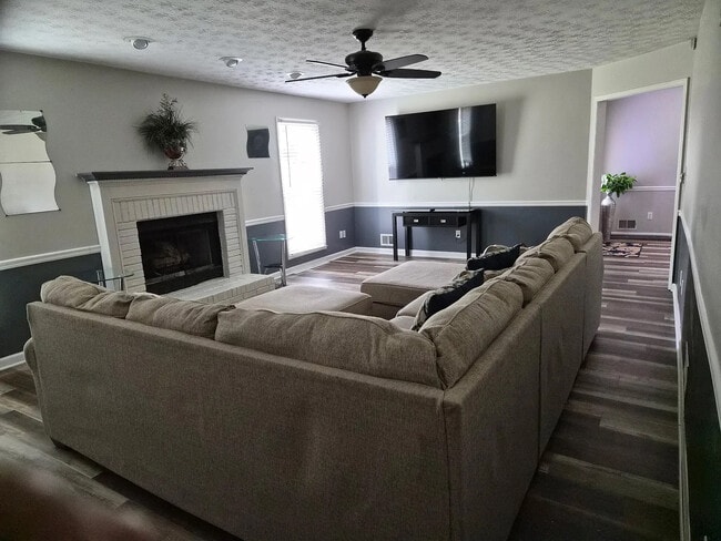 Room in Single Family Home on Hayes Ln