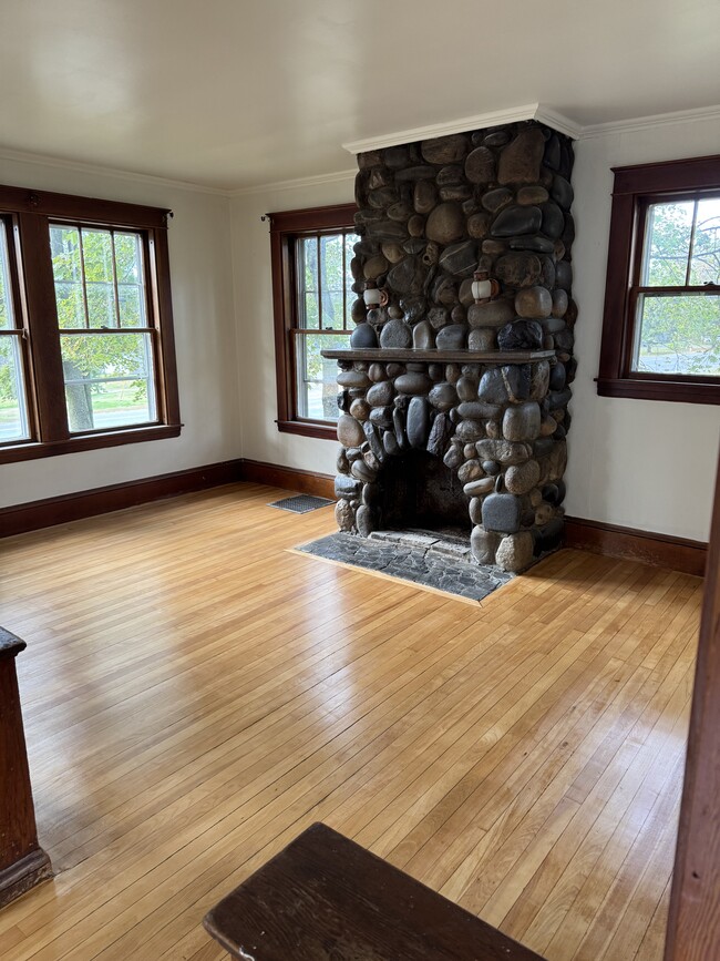 Photo - 619 Riverside Dr